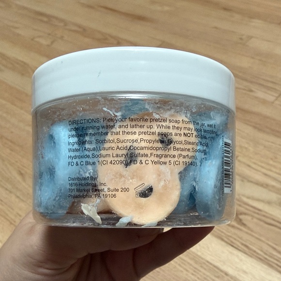 Pretzel Shaped Mini Soaps NWT - Picture 3 of 3